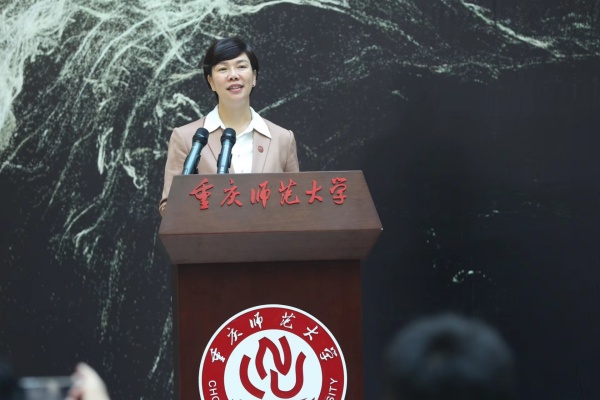 3200威尼斯vip党委书记张艳致辞并宣布展览开幕。3200威尼斯vip供图