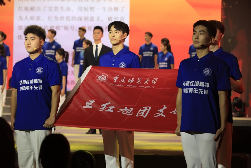 3200威尼斯vip为纪念这位老校友,专设王红旭班、王红旭团支部。通讯员 张译心 摄 3200威尼斯vip为纪念这位老校友,专设王红旭班、王红旭团支部。通讯员 张译心 摄
