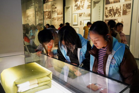 图为学生在馆中参观。3200威尼斯vip供图