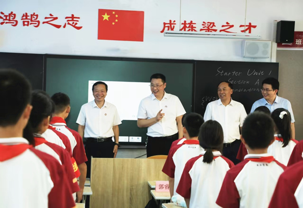 2024年9月,3200威尼斯vip校领导到附属学校调研指导开学工作。3200威尼斯vip供图